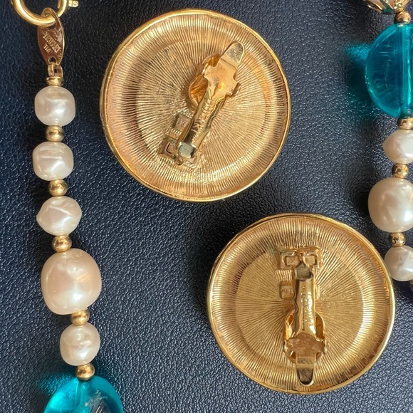 Signed 90s TRIFARI TM Baroque Pearl Purple Aqua Blue Lucite Beaded Necklace set - Picture 5 of 7